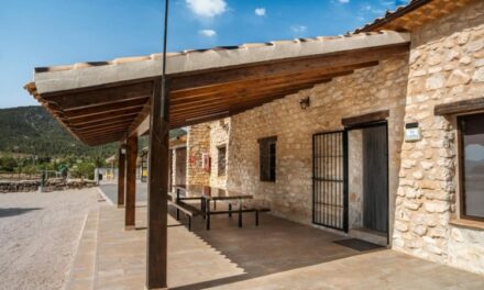 Turismo destina 828.000 euros para impulsar la mejora y subida de categoría de alojamientos turísticos de la Región