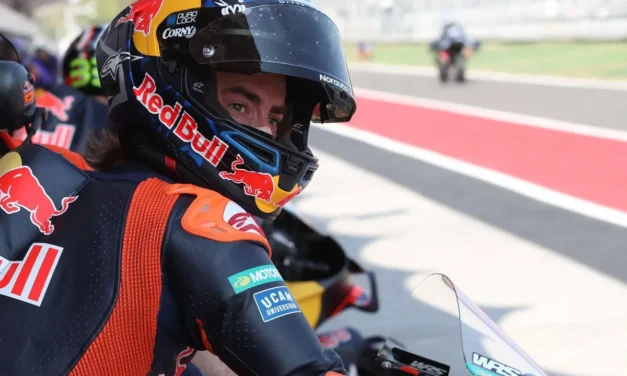 Pedro Acosta solamente pudo rescatar una sexta posición en una complicada carrera al sprint en Indonesia, teniendo que cumplir incluso una Long Lap.